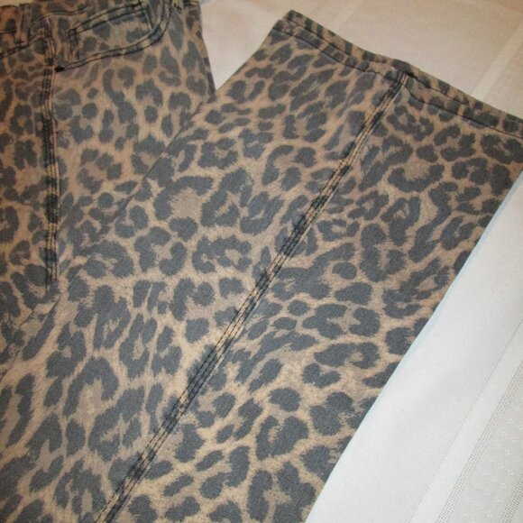 Good American Kick Flare Jeans Lucky Leopard Sz 16 NWT - Picture 7 of 9
